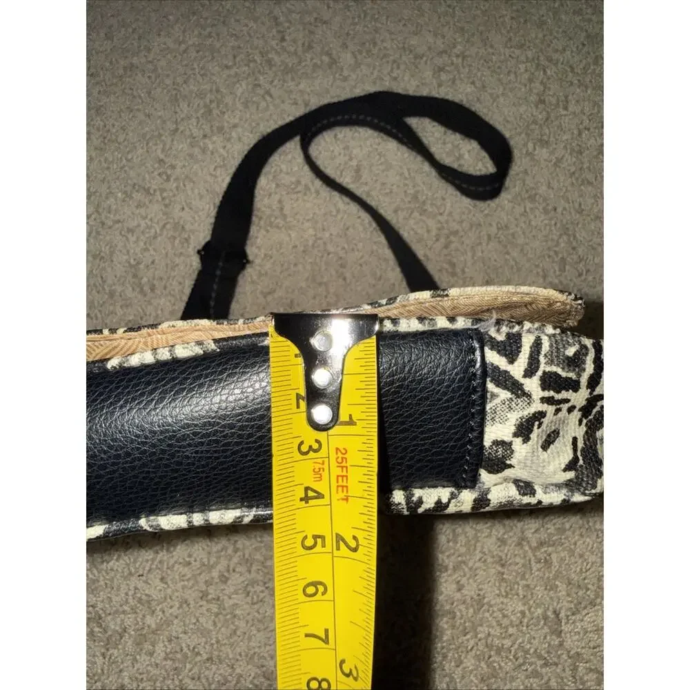 Sakroots Women's Black White Pocketbook Crossbody Messenger Bag Peace 9” X 8”